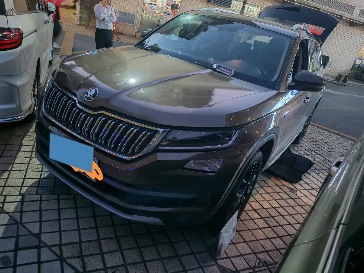 2019 Skoda Superb 2.0T 220HP L4 7DCT,autocango,china used car exporter,china ev exporter,chinese used car exporter,chinese used ev exporter