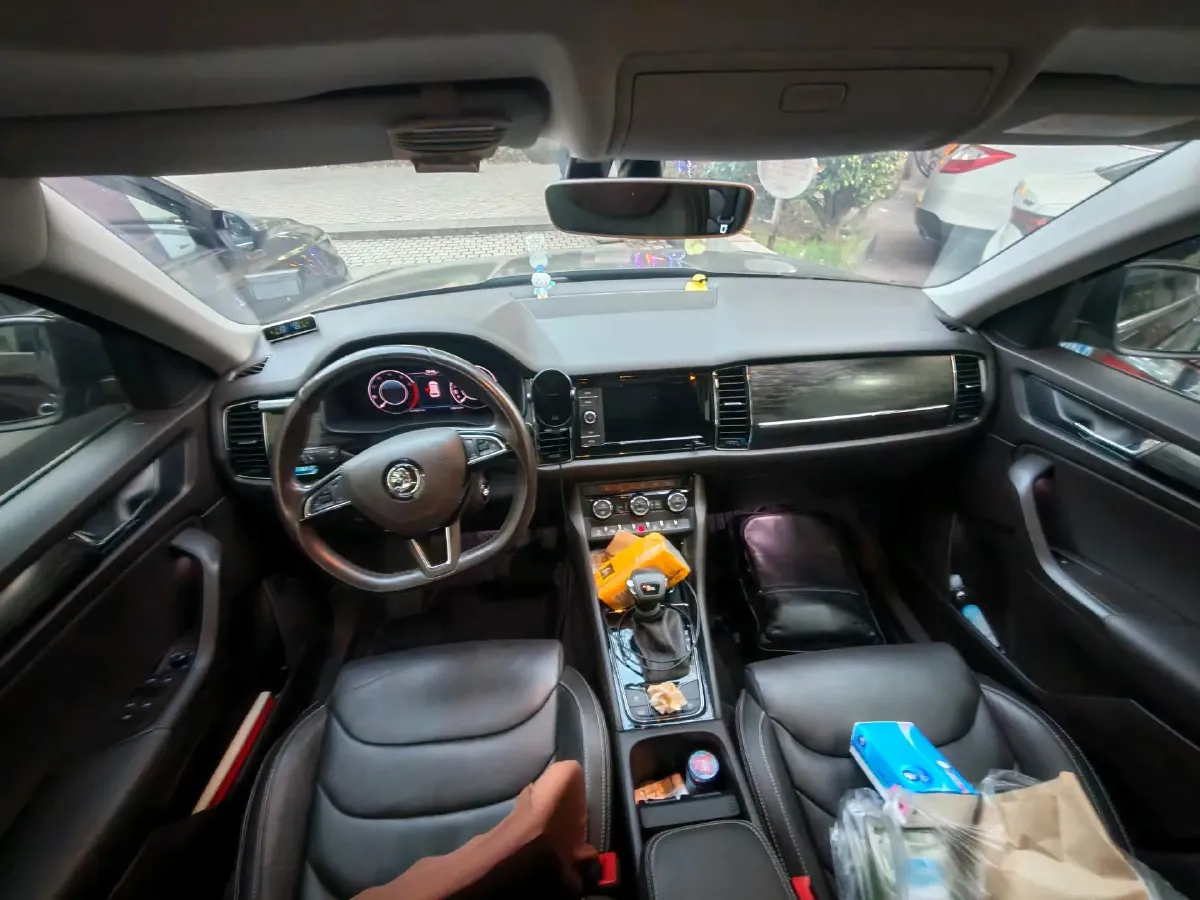 2019 Skoda Superb 2.0T 220HP L4 7DCT,autocango,china used car exporter,china ev exporter,chinese used car exporter,chinese used ev exporter