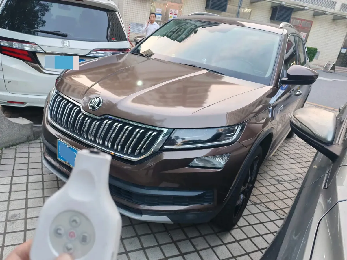 2019 Skoda Superb 2.0T 220HP L4 7DCT,autocango,china used car exporter,china ev exporter,chinese used car exporter,chinese used ev exporter