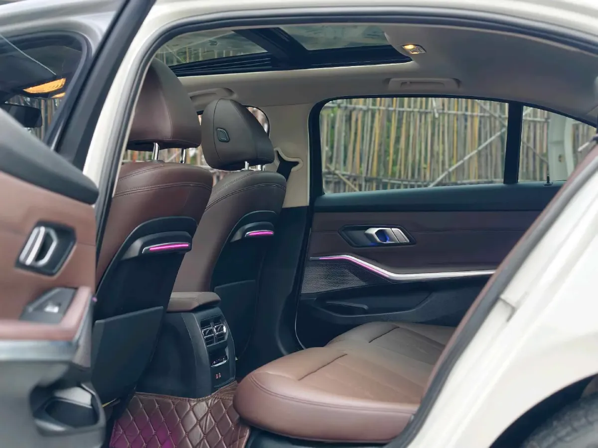 2022 BMW 3 Series 2.0T 156HP L4 8AT,autocango,china used car exporter,china ev exporter,chinese used car exporter,chinese used ev exporter