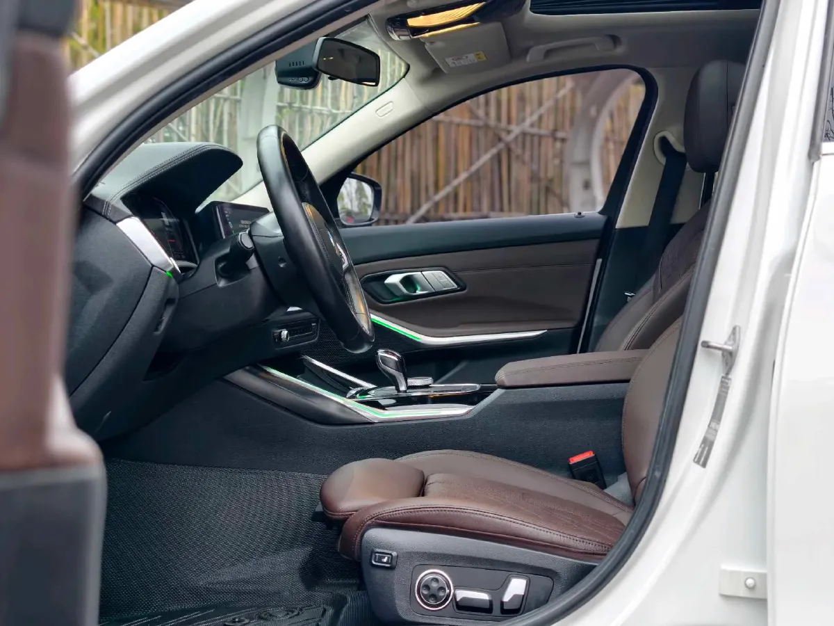 2022 BMW 3 Series 2.0T 156HP L4 8AT,autocango,china used car exporter,china ev exporter,chinese used car exporter,chinese used ev exporter