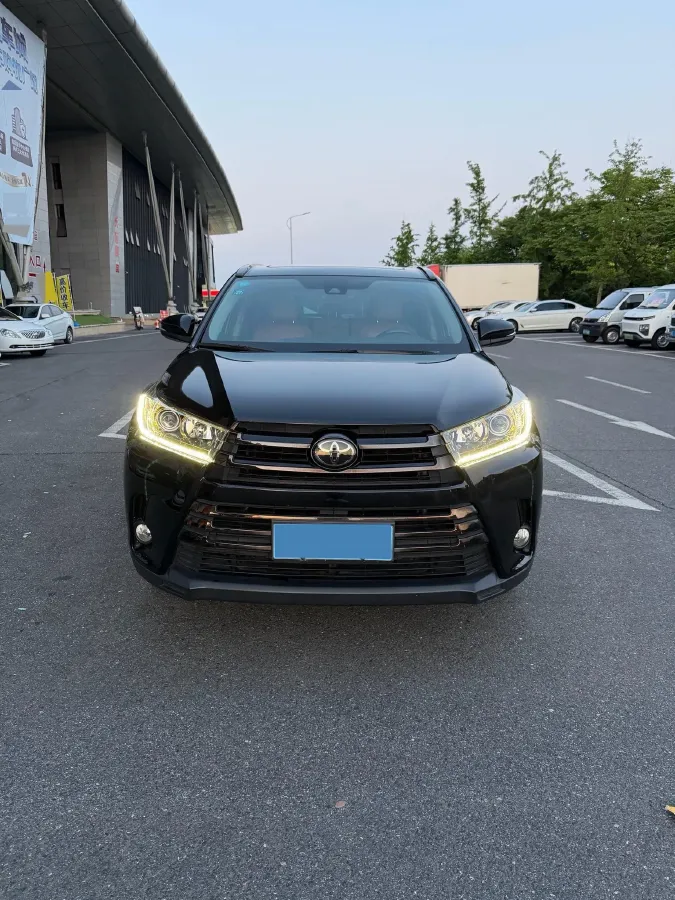 2020 Toyota Highlander 2.0T 220HP L4 6AT,autocango,china used car exporter,china ev exporter,chinese used car exporter,chinese used ev exporter