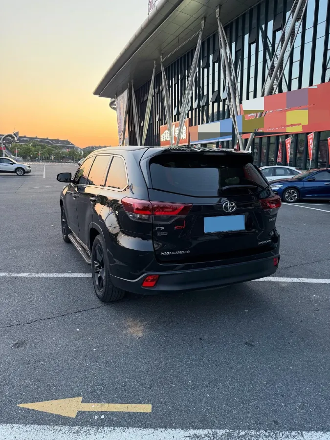 2020 Toyota Highlander 2.0T 220HP L4 6AT,autocango,china used car exporter,china ev exporter,chinese used car exporter,chinese used ev exporter