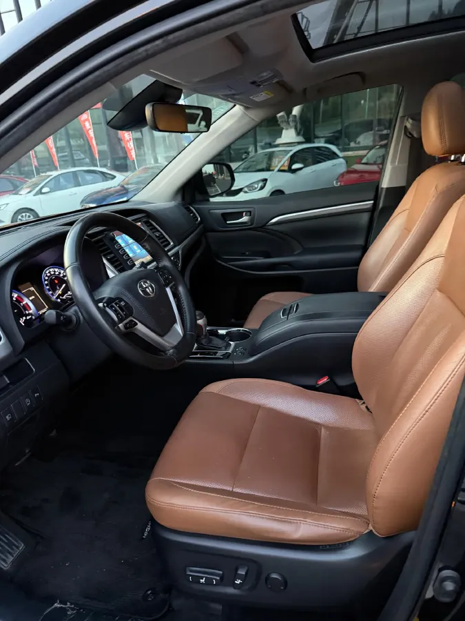 2020 Toyota Highlander 2.0T 220HP L4 6AT,autocango,china used car exporter,china ev exporter,chinese used car exporter,chinese used ev exporter