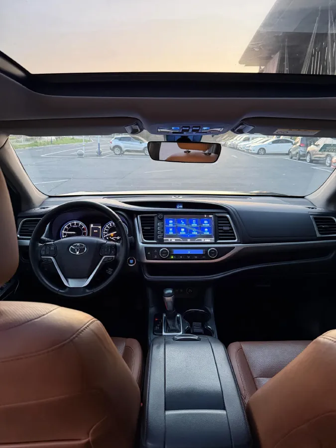 2020 Toyota Highlander 2.0T 220HP L4 6AT,autocango,china used car exporter,china ev exporter,chinese used car exporter,chinese used ev exporter