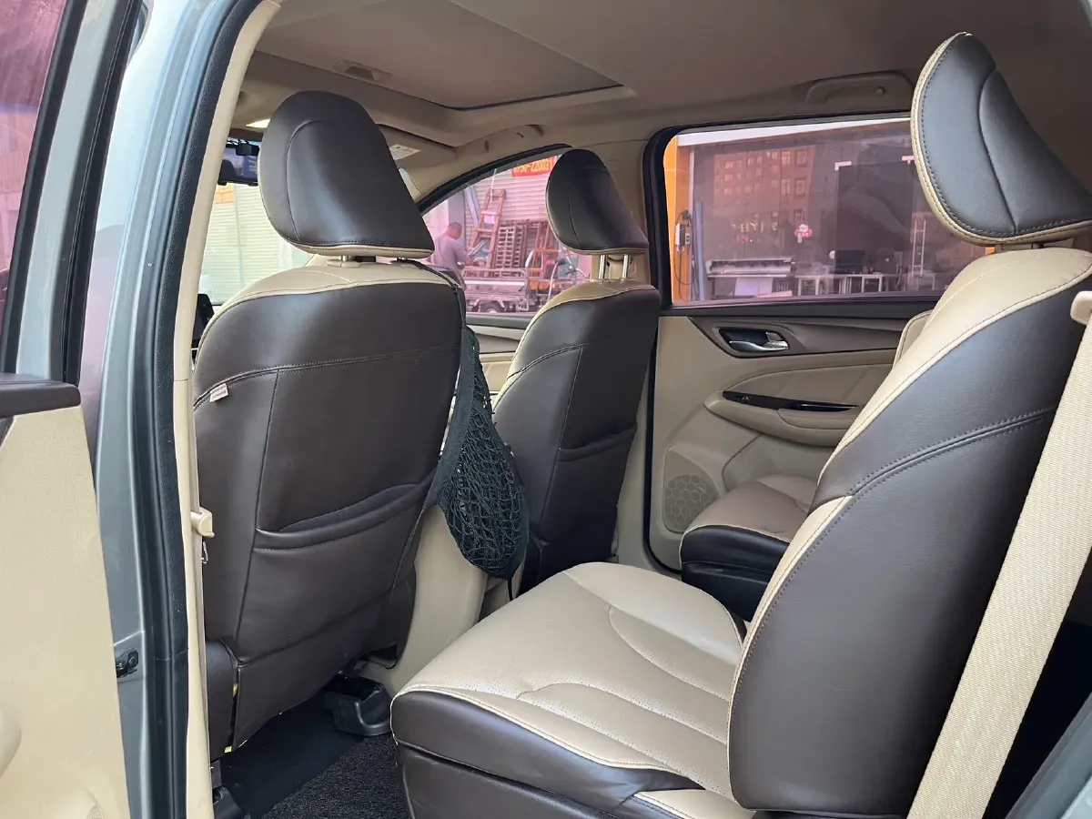 2017 BaoJun 730 1.5T 150HP L4 6MT,autocango,china used car exporter,china ev exporter,chinese used car exporter,chinese used ev exporter