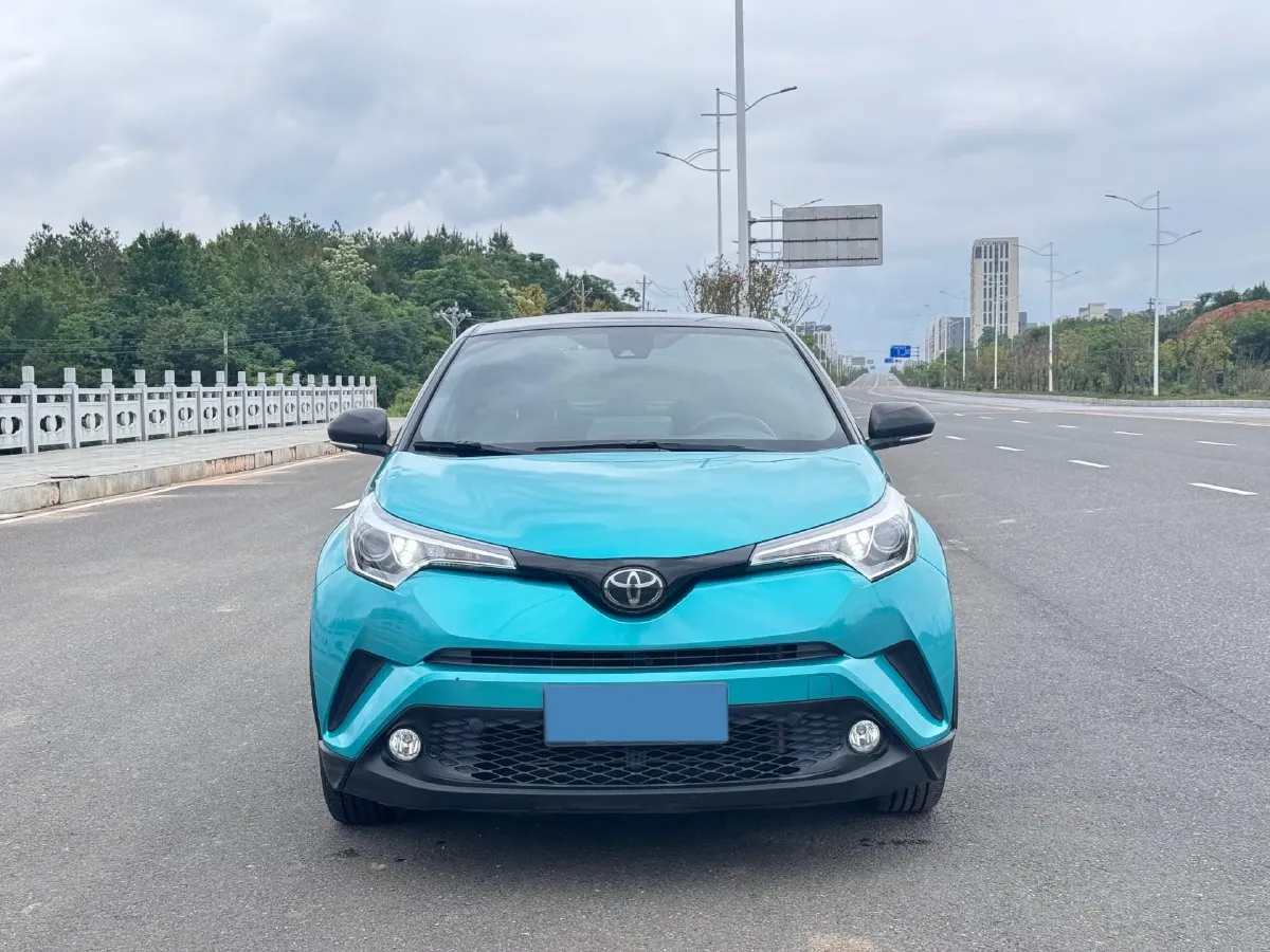 2018 Toyota C-HR 2.0L 171HP L4 CVT,autocango,china used car exporter,china ev exporter,chinese used car exporter,chinese used ev exporter