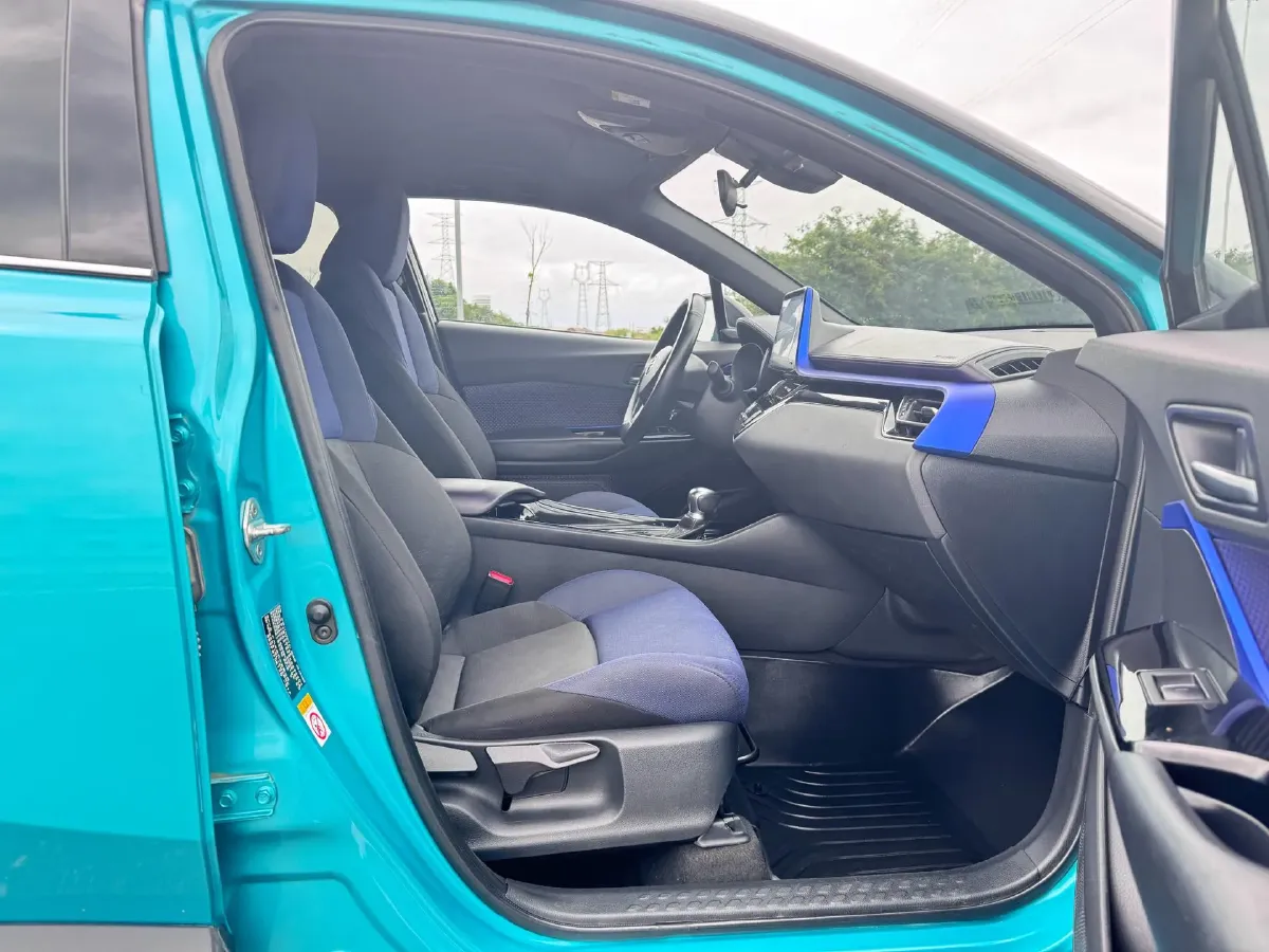 2018 Toyota C-HR 2.0L 171HP L4 CVT,autocango,china used car exporter,china ev exporter,chinese used car exporter,chinese used ev exporter