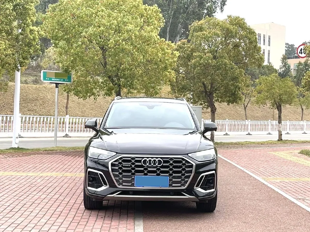 2022 Audi Q5L 2.0T 252HP L4 7DCT,autocango,china used car exporter,china ev exporter,chinese used car exporter,chinese used ev exporter