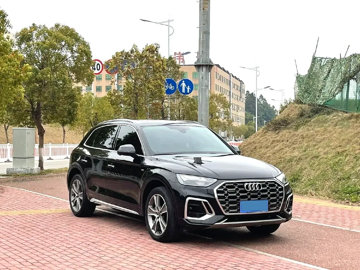 2022 Audi Q5L 2.0T 252HP L4 7DCT,autocango,china used car exporter,china ev exporter,chinese used car exporter,chinese used ev exporter