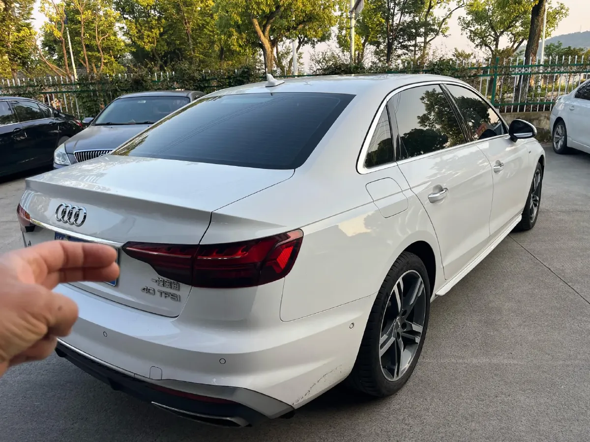 2020 Audi A4L 2.0T 190HP L4 7DCT,autocango,china used car exporter,china ev exporter,chinese used car exporter,chinese used ev exporter
