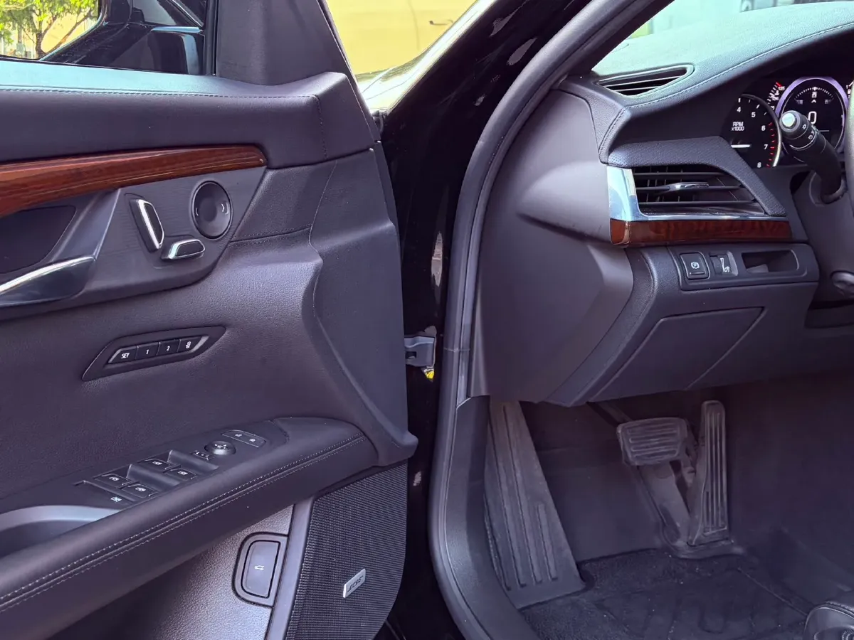 2021 Cadillac CT6 2.0T 237HP L4 10AT,autocango,china used car exporter,china ev exporter,chinese used car exporter,chinese used ev exporter