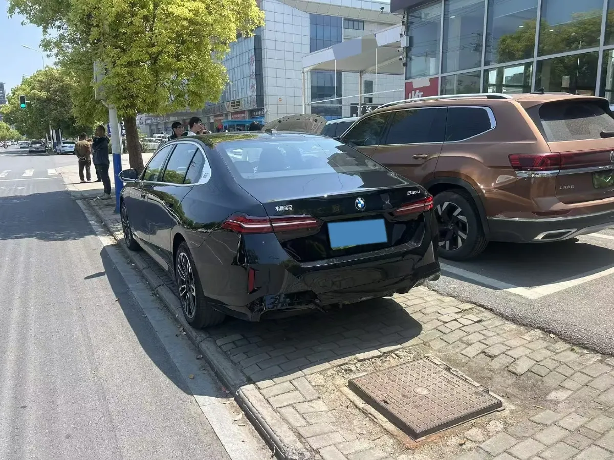 2025 BMW 5 Series 2.0T 258HP L4 8AT,autocango,china used car exporter,china ev exporter,chinese used car exporter,chinese used ev exporter