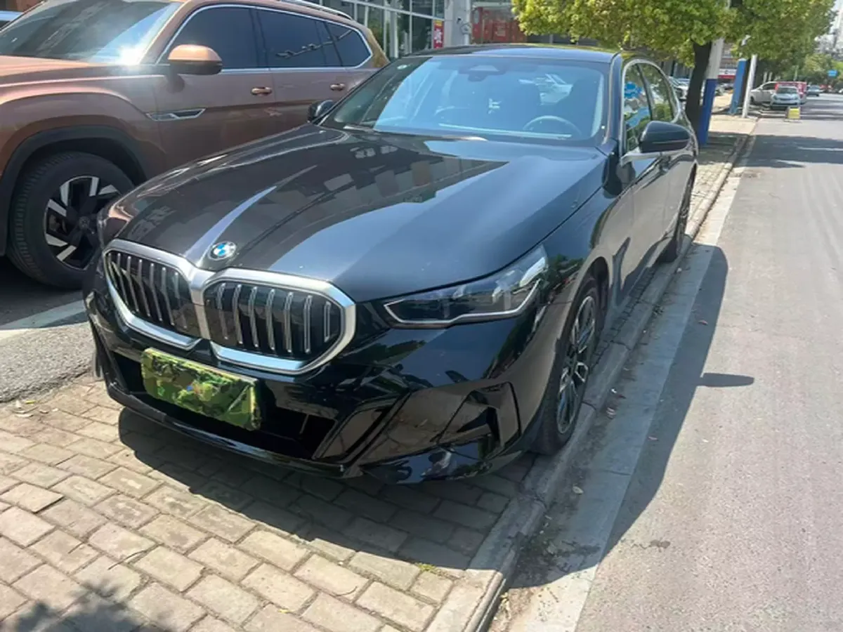 2025 BMW 5 Series 2.0T 258HP L4 8AT,autocango,china used car exporter,china ev exporter,chinese used car exporter,chinese used ev exporter