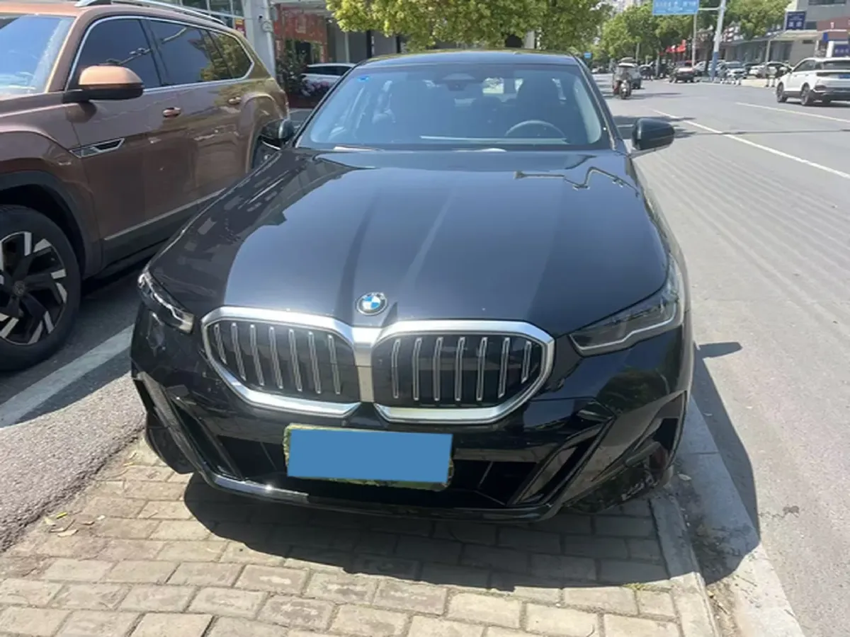 2025 BMW 5 Series 2.0T 258HP L4 8AT,autocango,china used car exporter,china ev exporter,chinese used car exporter,chinese used ev exporter