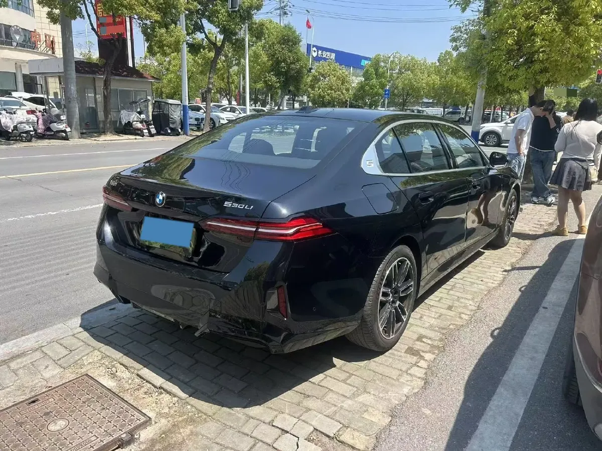 2025 BMW 5 Series 2.0T 258HP L4 8AT,autocango,china used car exporter,china ev exporter,chinese used car exporter,chinese used ev exporter