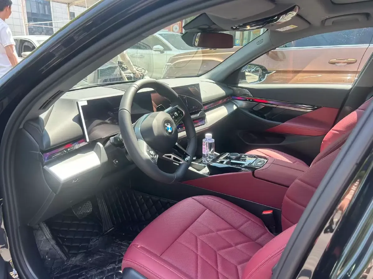 2025 BMW 5 Series 2.0T 258HP L4 8AT,autocango,china used car exporter,china ev exporter,chinese used car exporter,chinese used ev exporter