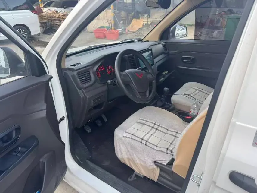 2022 WuLing HongGuang V 1.5L 99HP L4 6MT,autocango,china used car exporter,china ev exporter,chinese used car exporter,chinese used ev exporter