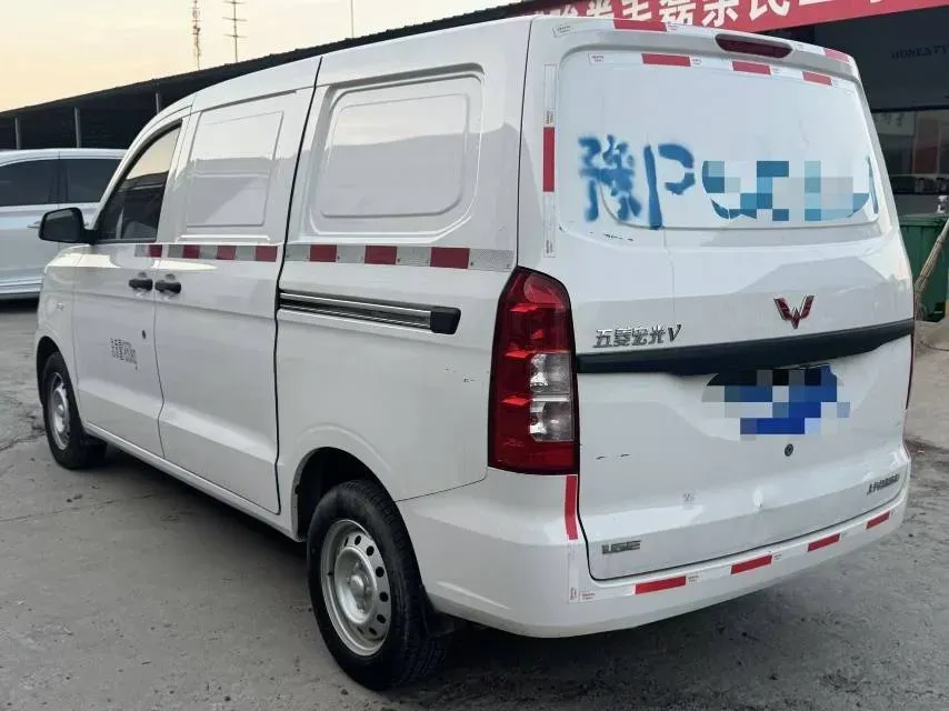2022 WuLing HongGuang V 1.5L 99HP L4 6MT,autocango,china used car exporter,china ev exporter,chinese used car exporter,chinese used ev exporter