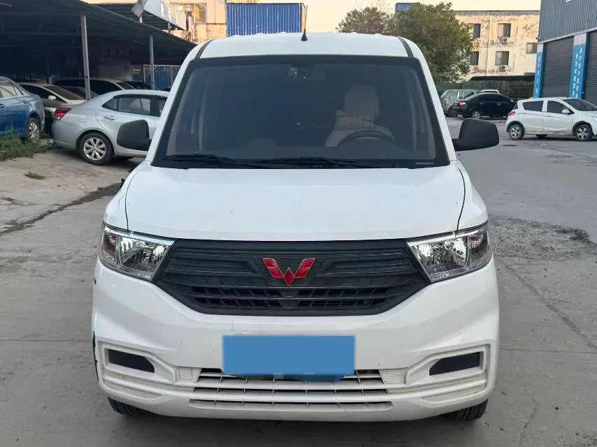 2022 WuLing HongGuang V 1.5L 99HP L4 6MT,autocango,china used car exporter,china ev exporter,chinese used car exporter,chinese used ev exporter