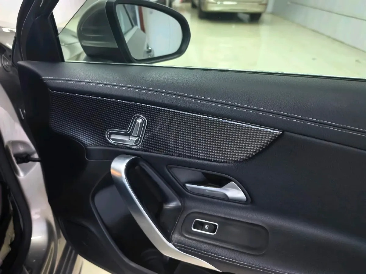 2020 Mercedes-Benz A Class 1.3T 163HP L4 7DCT,autocango,china used car exporter,china ev exporter,chinese used car exporter,chinese used ev exporter