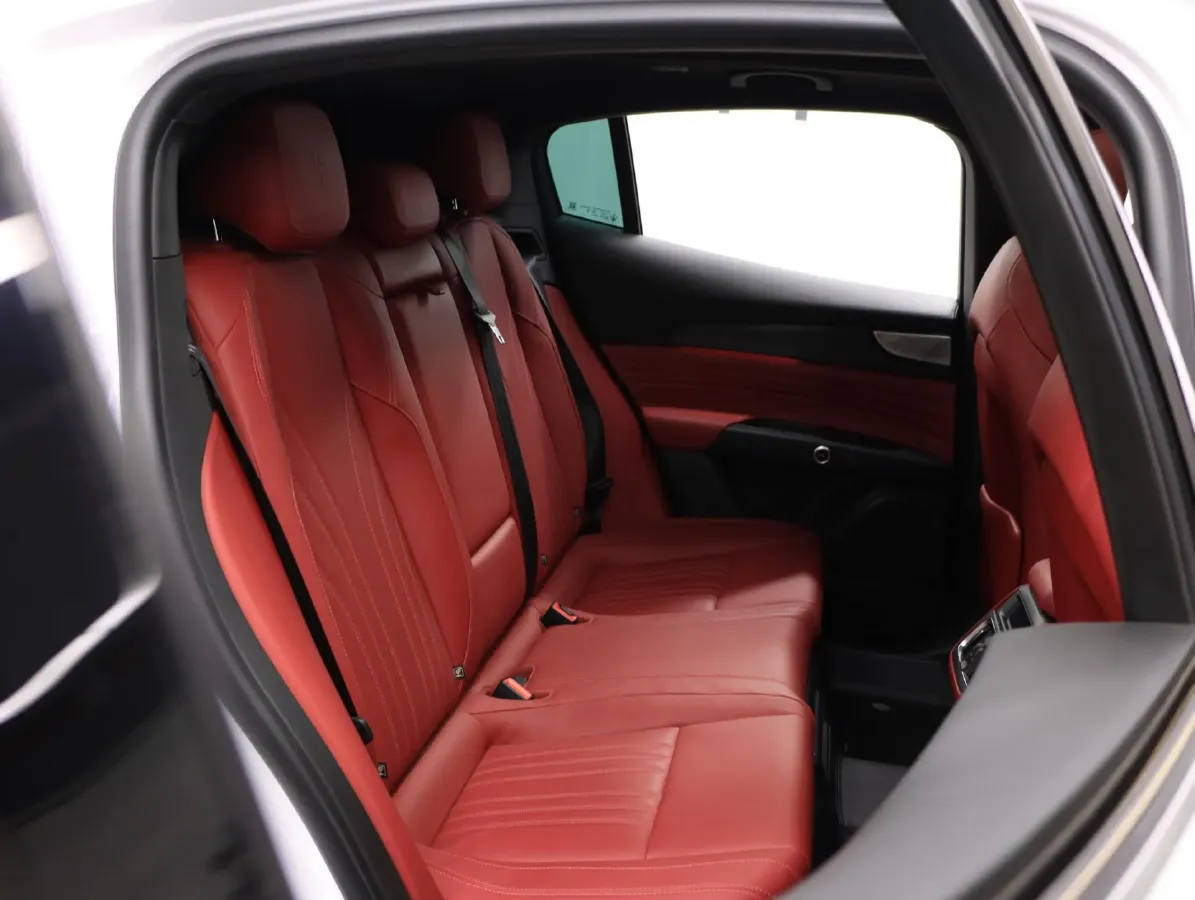 2023 Maserati Grecale 2.0T 300HP L4 8AT,autocango,china used car exporter,china ev exporter,chinese used car exporter,chinese used ev exporter