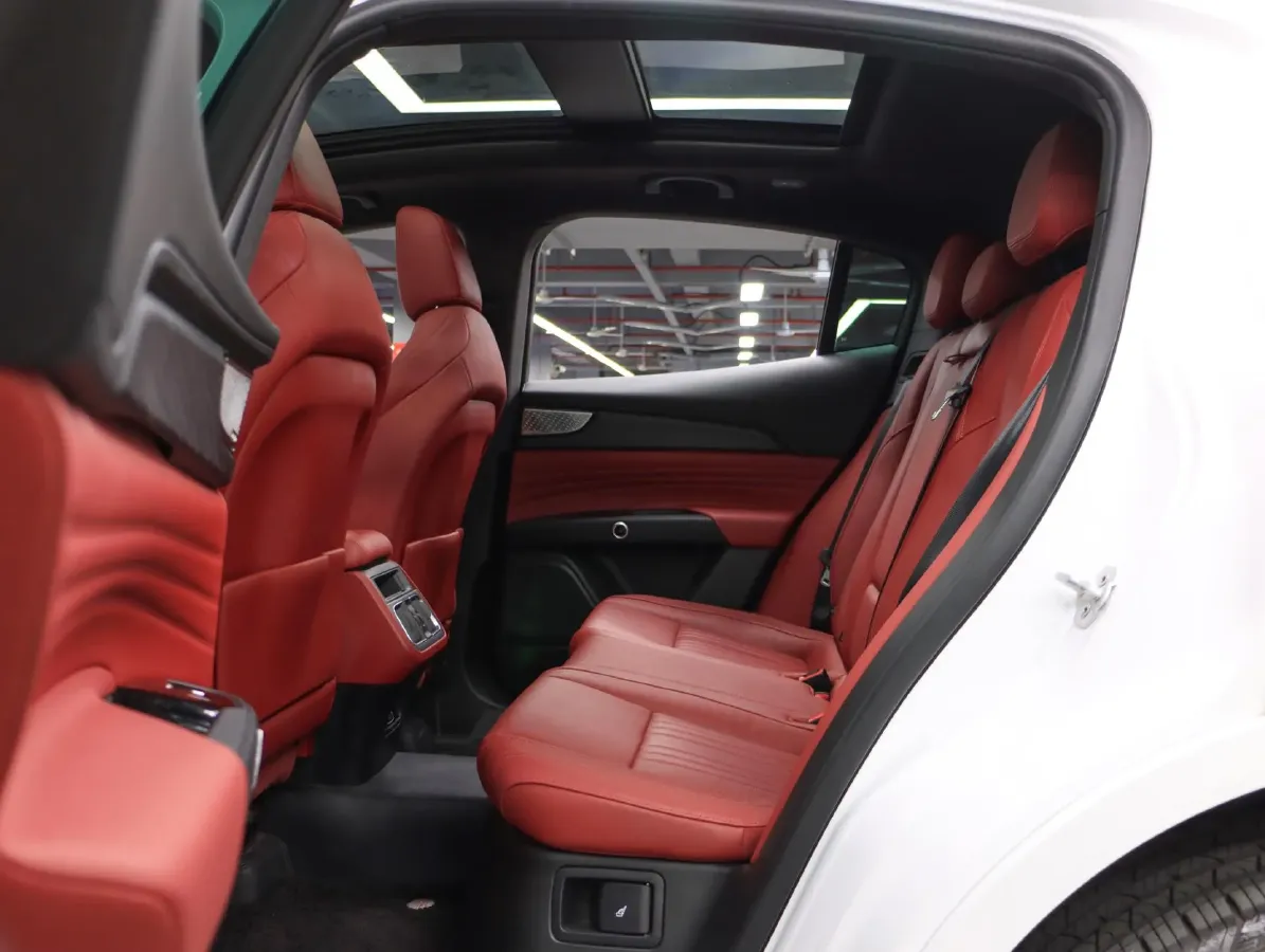 2023 Maserati Grecale 2.0T 300HP L4 8AT,autocango,china used car exporter,china ev exporter,chinese used car exporter,chinese used ev exporter