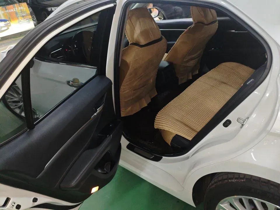 2019 Toyota Camry 2.5L 209HP L4 8AT,autocango,china used car exporter,china ev exporter,chinese used car exporter,chinese used ev exporter