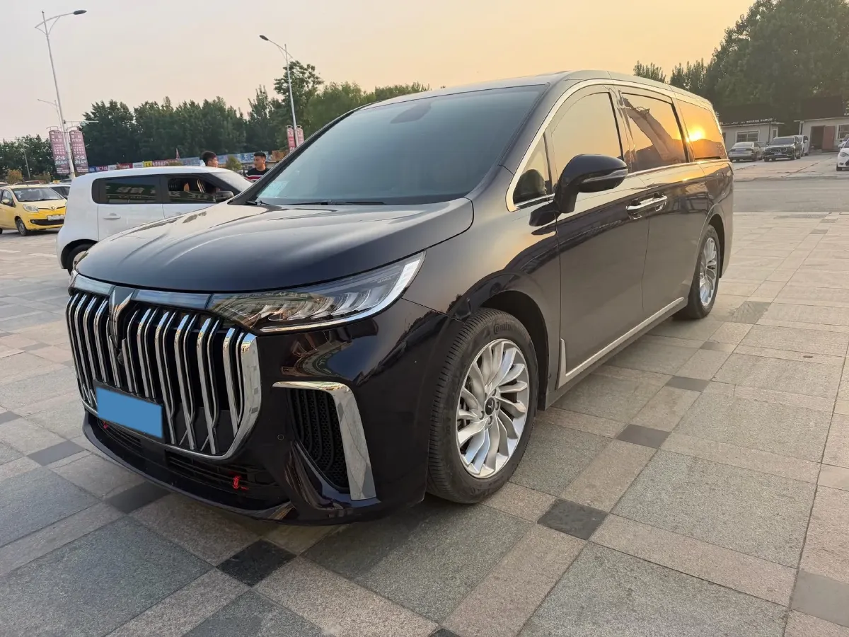 2024 Voyah Dream 1.5T 150HP L4 PHEV 43KWH,autocango,china used car exporter,china ev exporter,chinese used car exporter,chinese used ev exporter