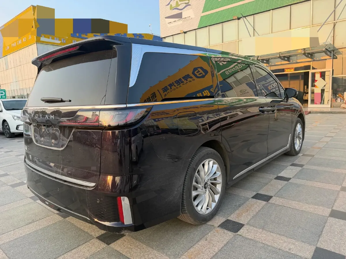 2024 Voyah Dream 1.5T 150HP L4 PHEV 43KWH,autocango,china used car exporter,china ev exporter,chinese used car exporter,chinese used ev exporter