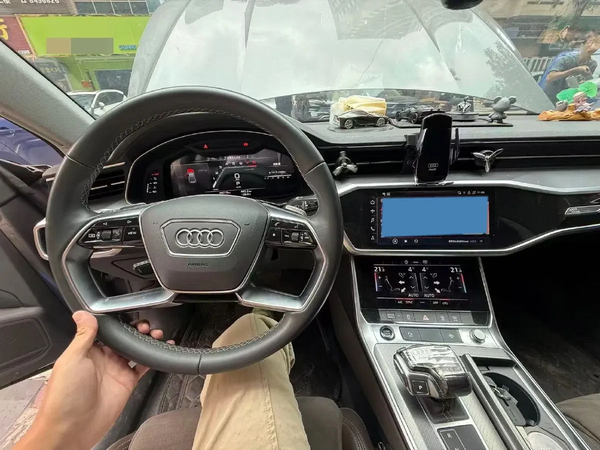 2024 Audi A7L 2.0T 245HP L4 7DCT,autocango,china used car exporter,china ev exporter,chinese used car exporter,chinese used ev exporter