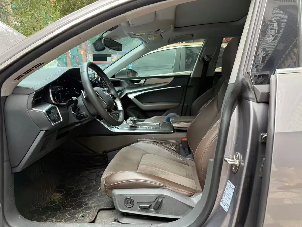 2024 Audi A7L 2.0T 245HP L4 7DCT,autocango,china used car exporter,china ev exporter,chinese used car exporter,chinese used ev exporter