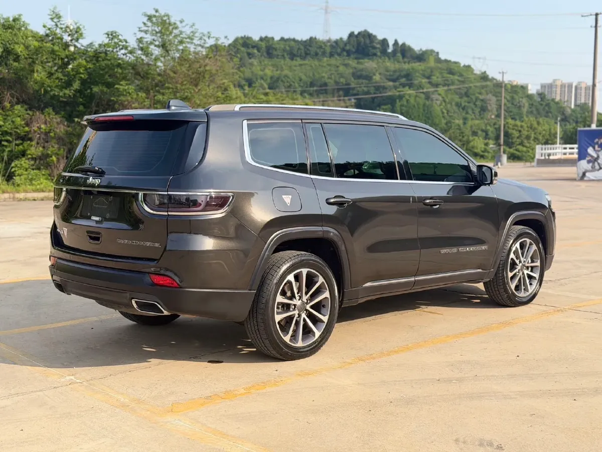 2018 Jeep Grand Commander 2.0T 265HP L4 9AT,autocango,china used car exporter,china ev exporter,chinese used car exporter,chinese used ev exporter