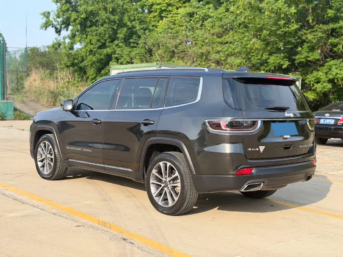 2018 Jeep Grand Commander 2.0T 265HP L4 9AT,autocango,china used car exporter,china ev exporter,chinese used car exporter,chinese used ev exporter