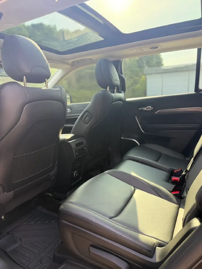 2018 Jeep Grand Commander 2.0T 265HP L4 9AT,autocango,china used car exporter,china ev exporter,chinese used car exporter,chinese used ev exporter