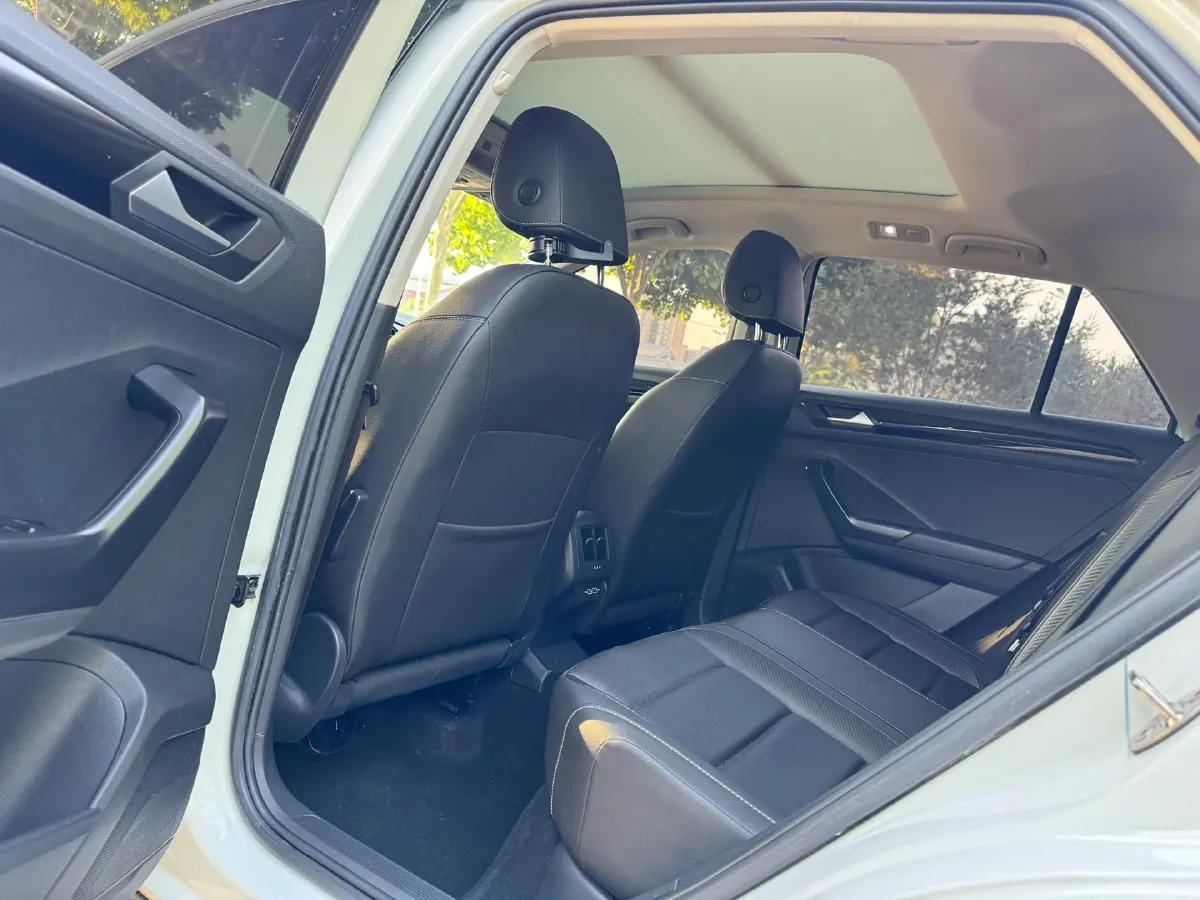 2022 Volkswagen T-Roc 1.4T 150HP L4 7DCT,autocango,china used car exporter,china ev exporter,chinese used car exporter,chinese used ev exporter