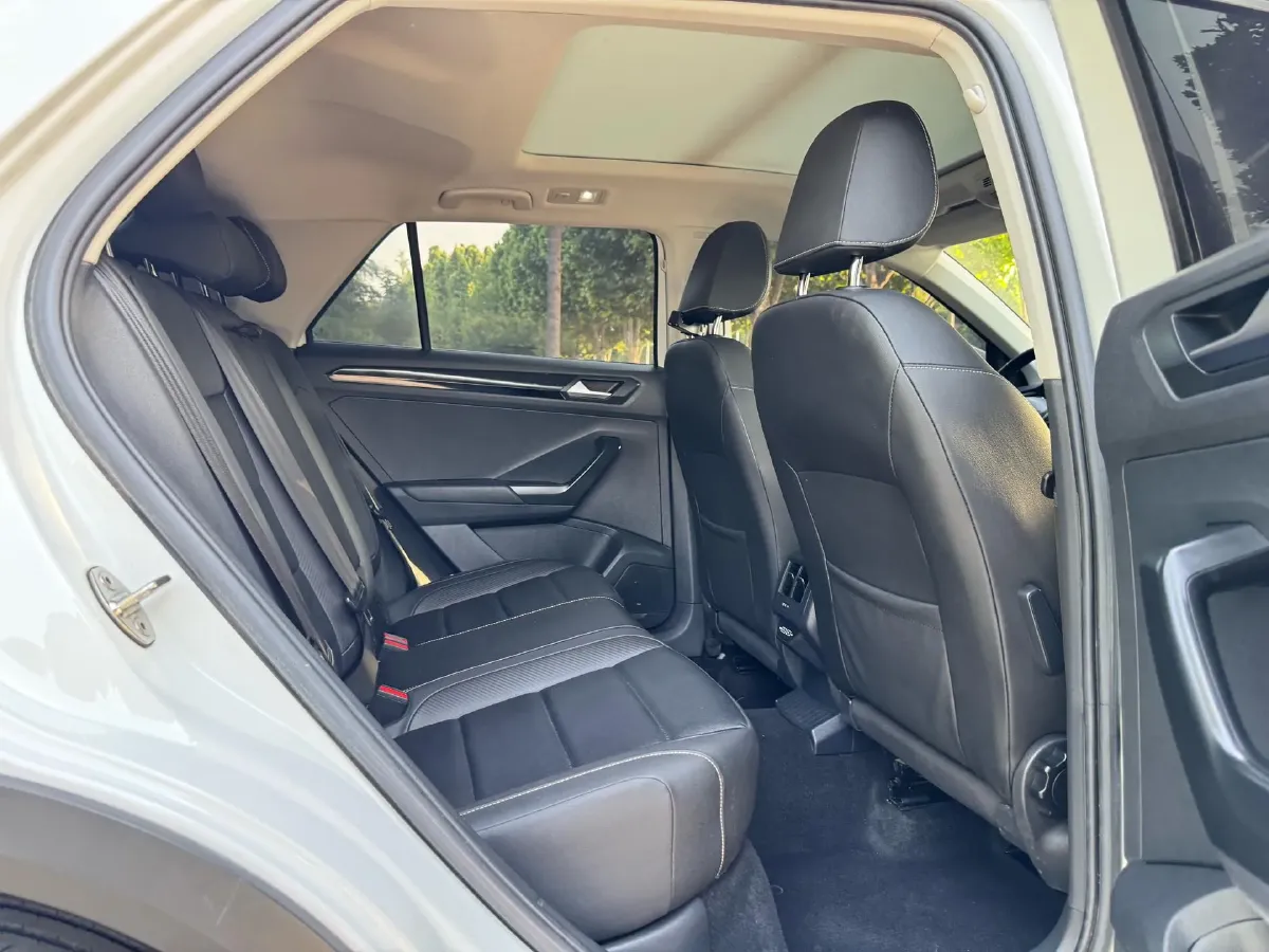 2022 Volkswagen T-Roc 1.4T 150HP L4 7DCT,autocango,china used car exporter,china ev exporter,chinese used car exporter,chinese used ev exporter
