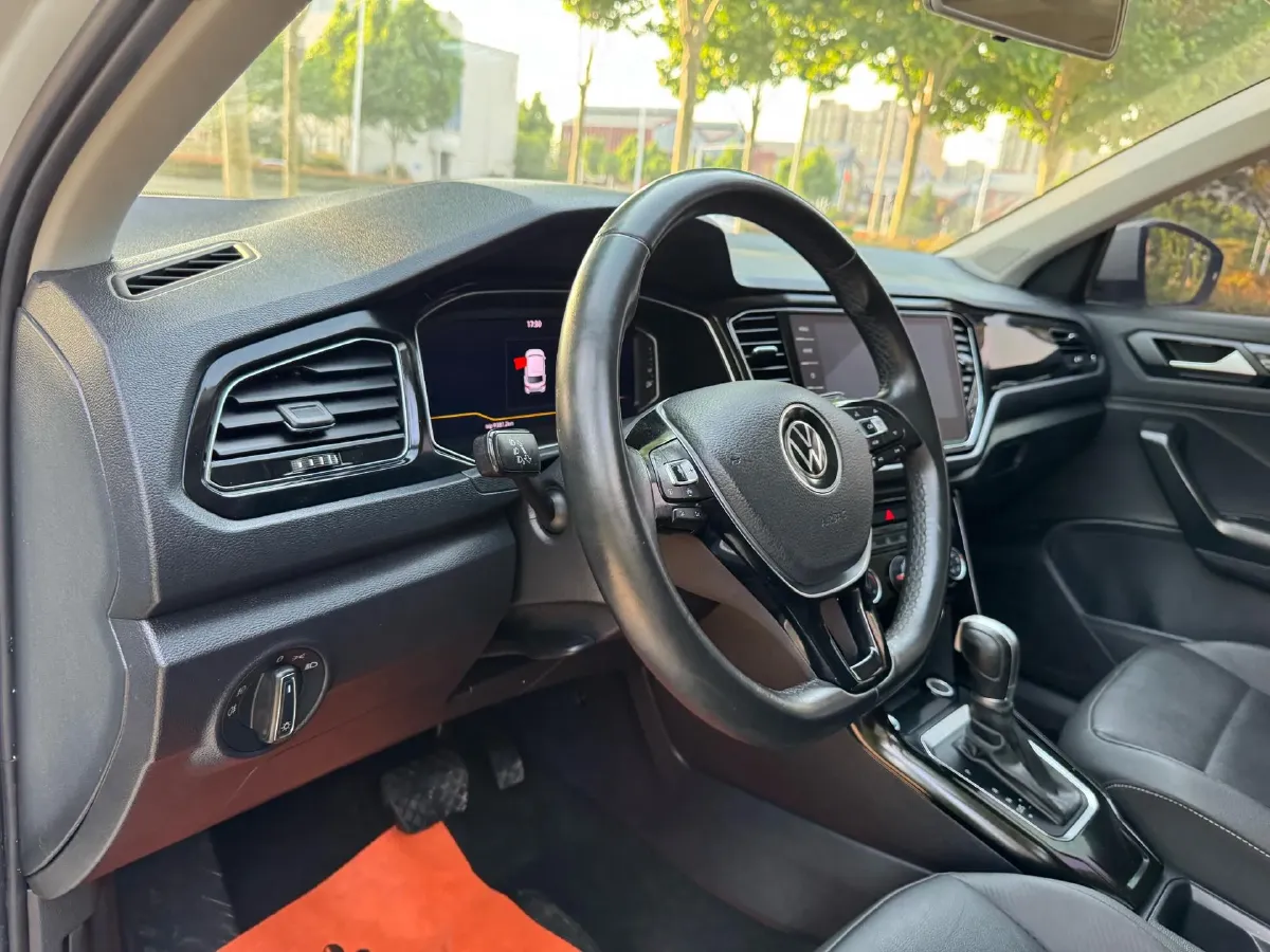 2022 Volkswagen T-Roc 1.4T 150HP L4 7DCT,autocango,china used car exporter,china ev exporter,chinese used car exporter,chinese used ev exporter