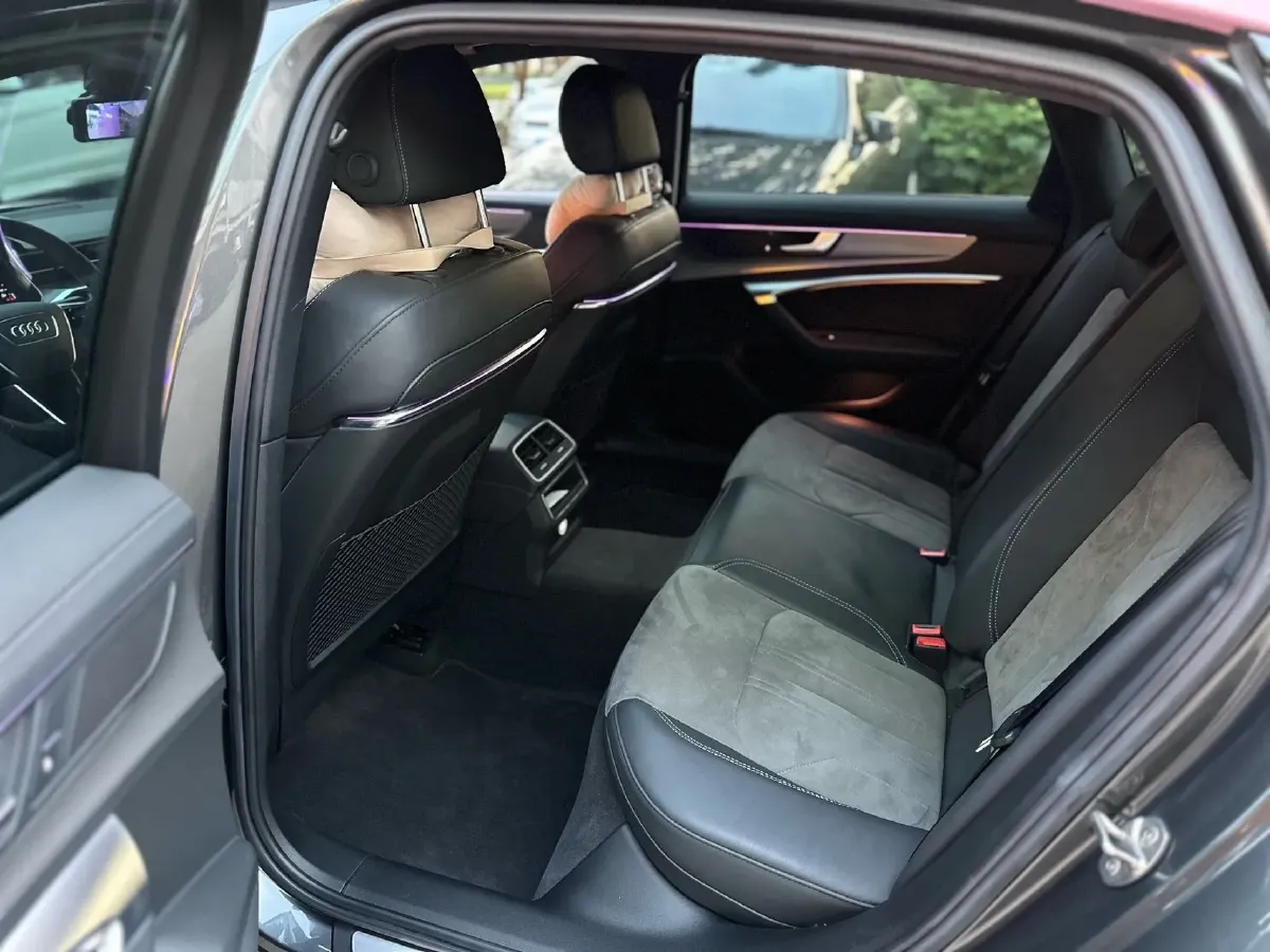 2021 Audi A6L 2.0T 190HP L4 7DCT,autocango,china used car exporter,china ev exporter,chinese used car exporter,chinese used ev exporter