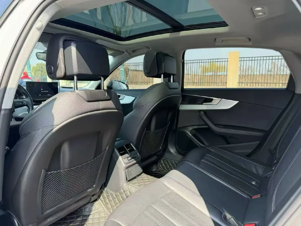 2022 Audi A4L 2.0T 190HP L4 7DCT,autocango,china used car exporter,china ev exporter,chinese used car exporter,chinese used ev exporter