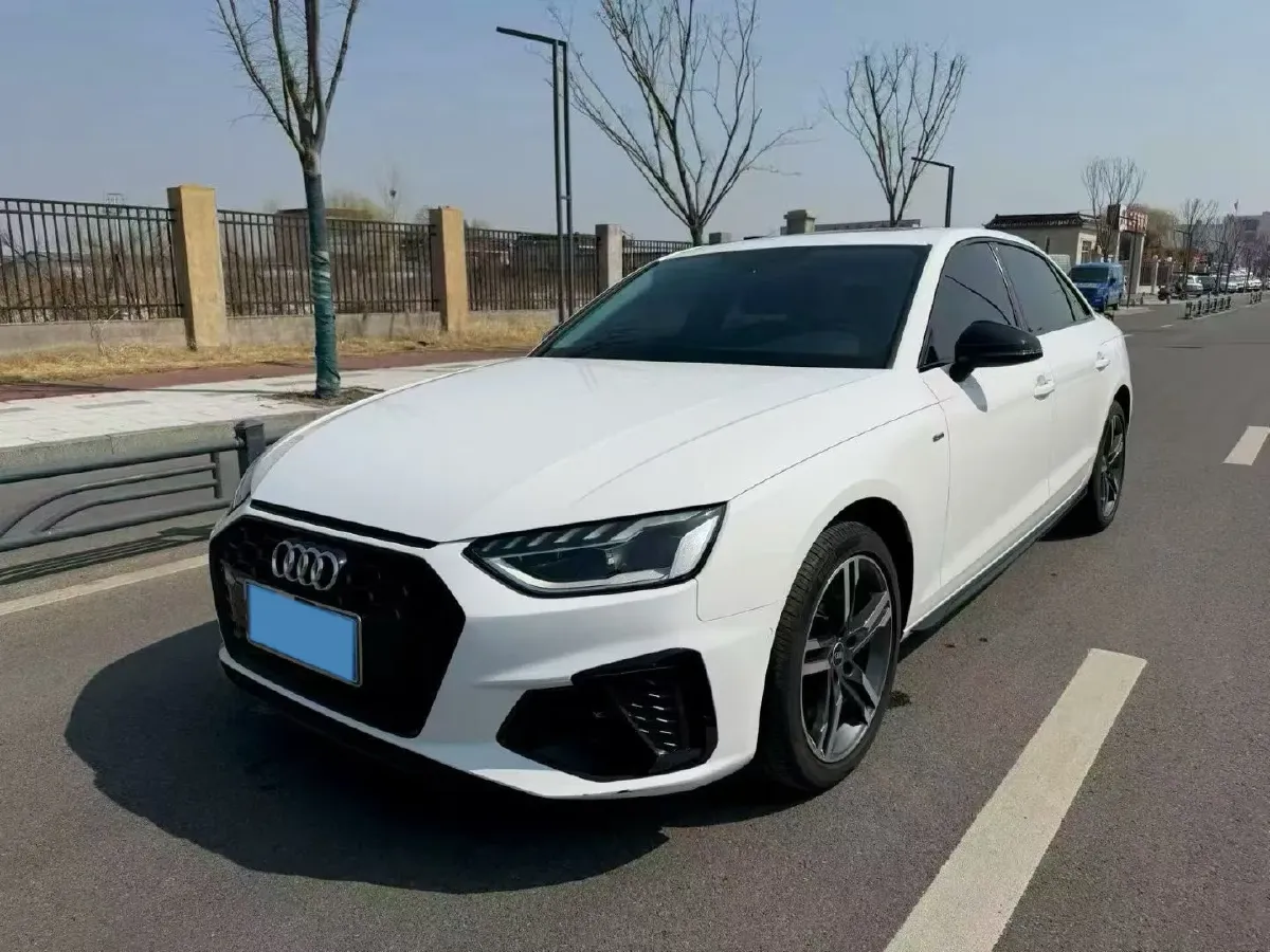 2022 Audi A4L 2.0T 190HP L4 7DCT,autocango,china used car exporter,china ev exporter,chinese used car exporter,chinese used ev exporter