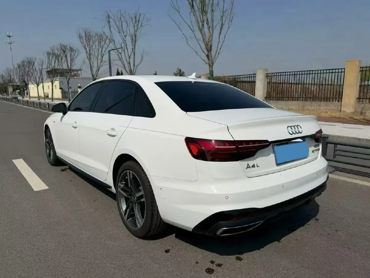 2022 Audi A4L 2.0T 190HP L4 7DCT,autocango,china used car exporter,china ev exporter,chinese used car exporter,chinese used ev exporter
