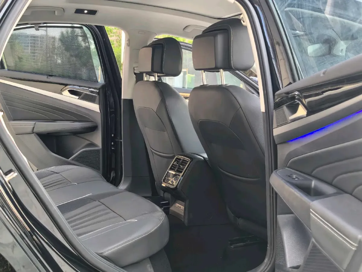 2024 Volkswagen Passat 2.0T 220HP L4 7DCT,autocango,china used car exporter,china ev exporter,chinese used car exporter,chinese used ev exporter