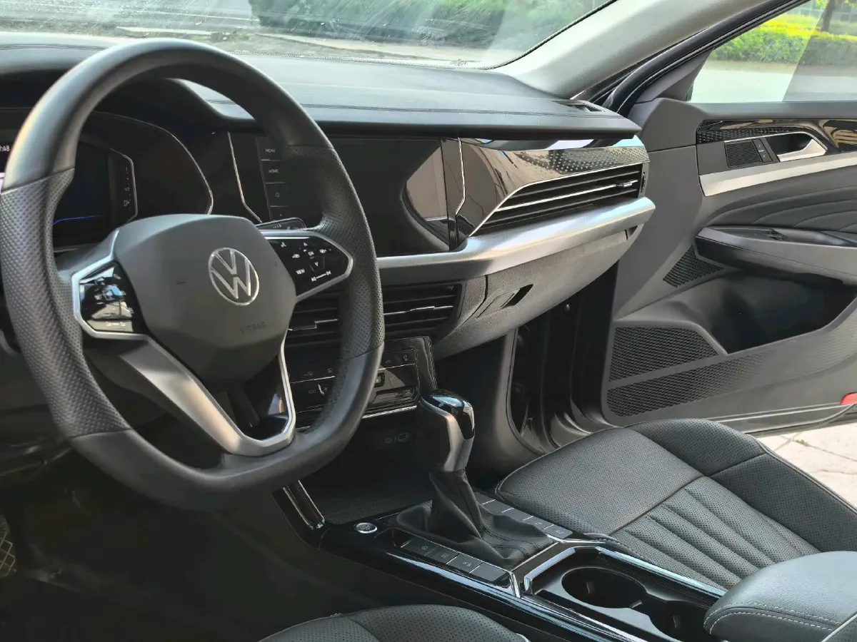 2024 Volkswagen Passat 2.0T 220HP L4 7DCT,autocango,china used car exporter,china ev exporter,chinese used car exporter,chinese used ev exporter