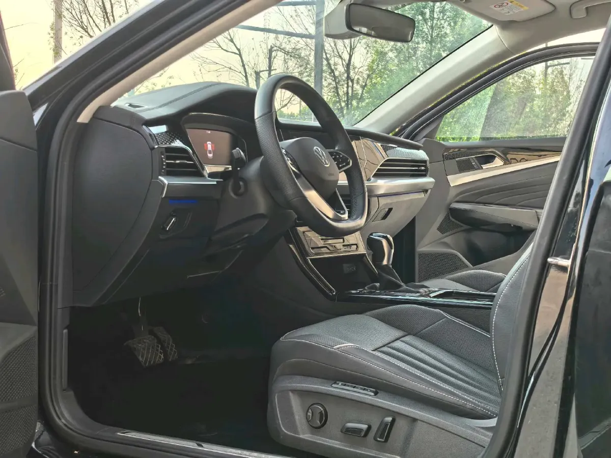 2024 Volkswagen Passat 2.0T 220HP L4 7DCT,autocango,china used car exporter,china ev exporter,chinese used car exporter,chinese used ev exporter