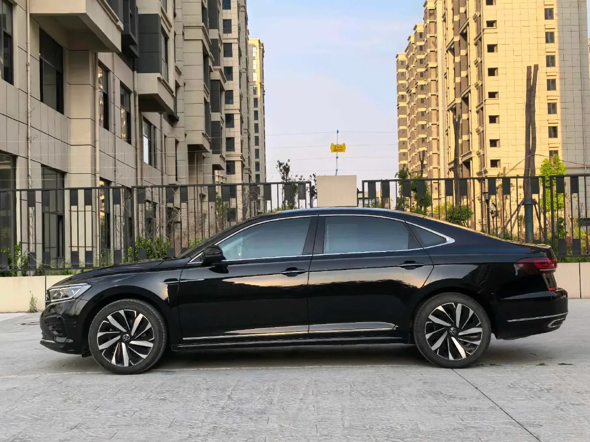 2024 Volkswagen Passat 2.0T 220HP L4 7DCT,autocango,china used car exporter,china ev exporter,chinese used car exporter,chinese used ev exporter