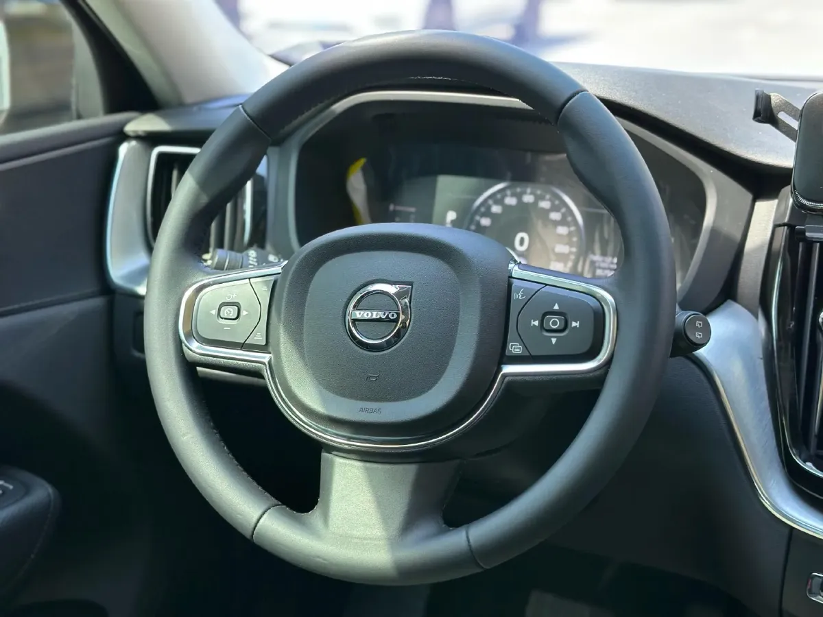 2020 Volvo XC60 2.0T 254HP L4 8AT,autocango,china used car exporter,china ev exporter,chinese used car exporter,chinese used ev exporter