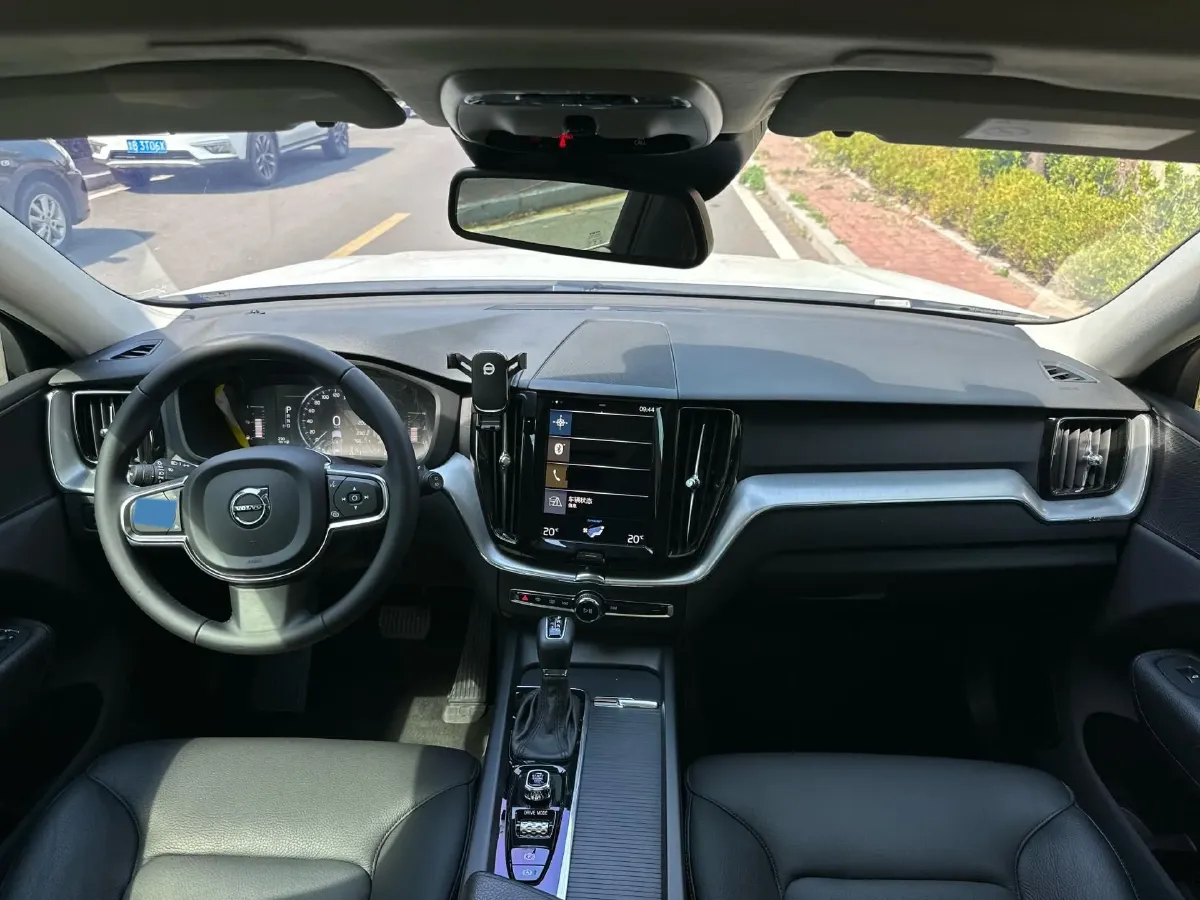 2020 Volvo XC60 2.0T 254HP L4 8AT,autocango,china used car exporter,china ev exporter,chinese used car exporter,chinese used ev exporter
