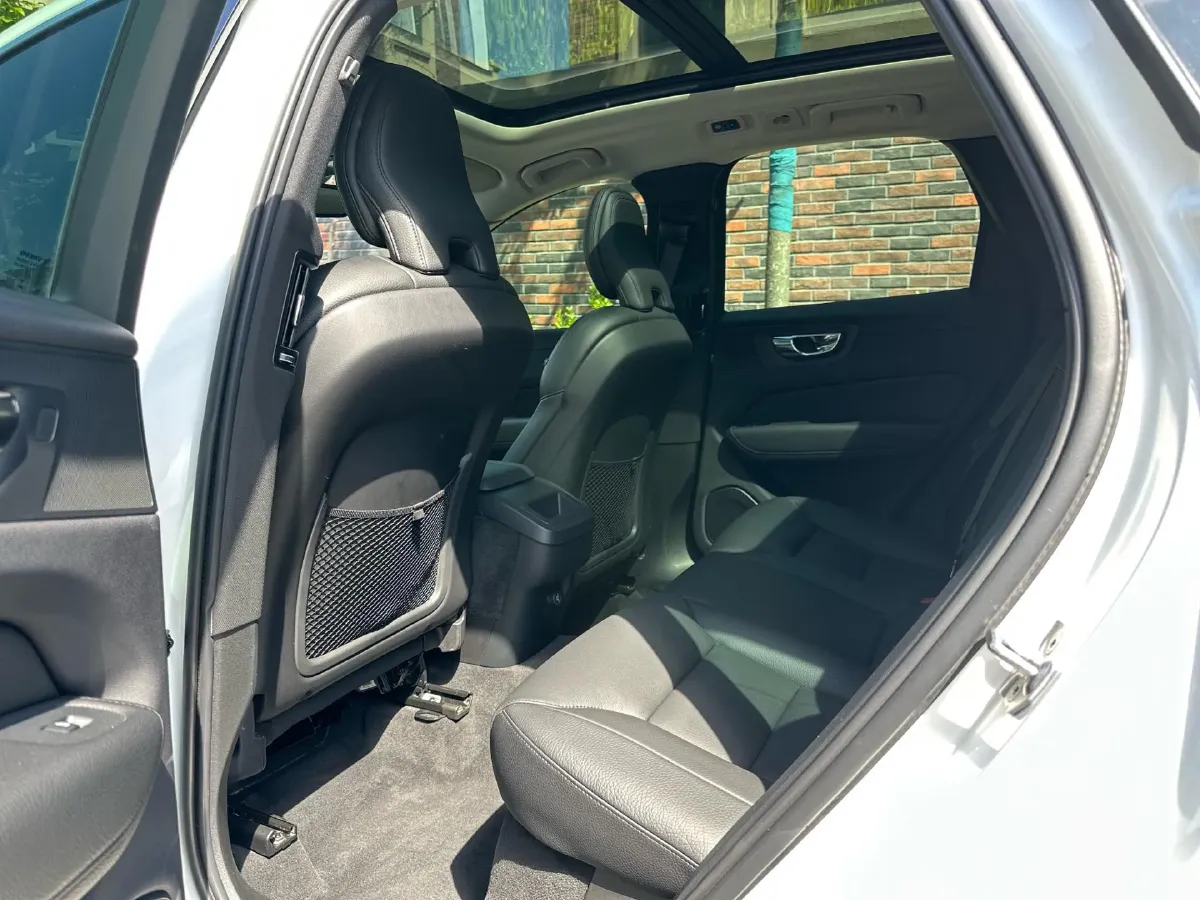 2020 Volvo XC60 2.0T 254HP L4 8AT,autocango,china used car exporter,china ev exporter,chinese used car exporter,chinese used ev exporter