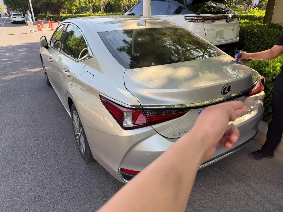 2022 Lexus ES 2.0L 173HP L4 CVT,autocango,china used car exporter,china ev exporter,chinese used car exporter,chinese used ev exporter